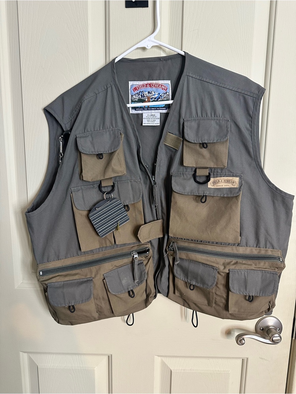 Field & Stream Two-Tone Utility fishing Vest in Gray and Brown